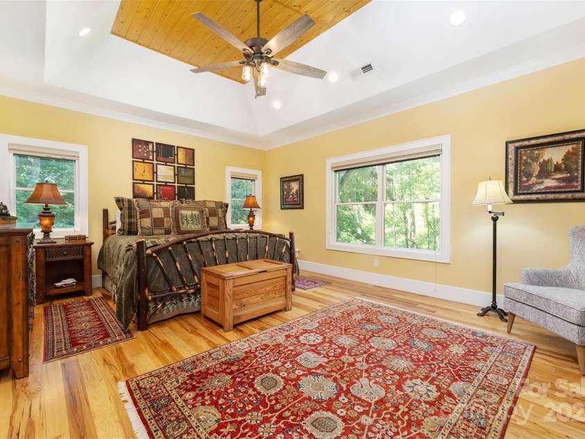 81 Robinhood Road, Asheville, NC 28804.  MLS# CAR4276485, YatesRealty ID 25729. 