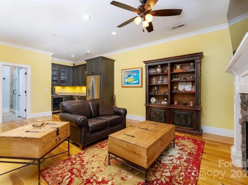 81 Robinhood Road, Asheville, NC 28804.  MLS# CAR4276485, YatesRealty ID 25729. 