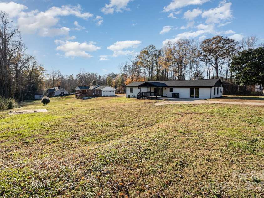 3700 Pinecrest Drive, Gastonia, NC 28056.  MLS# CAR4202930, YatesRealty ID 2573. 