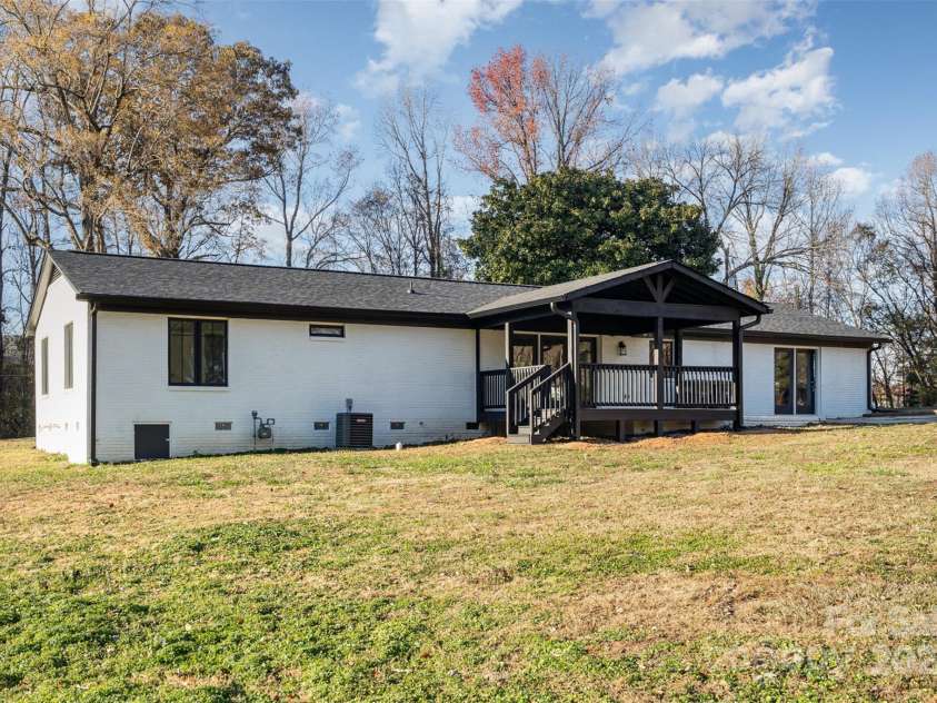 3700 Pinecrest Drive, Gastonia, NC 28056.  MLS# CAR4202930, YatesRealty ID 2573. 