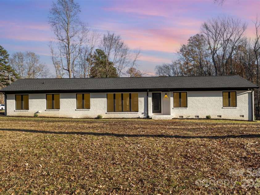 3700 Pinecrest Drive, Gastonia, NC 28056.  MLS# CAR4202930, YatesRealty ID 2573. 