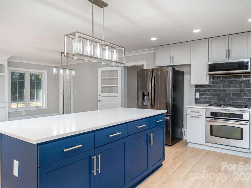 3700 Pinecrest Drive, Gastonia, NC 28056.  MLS# CAR4202930, YatesRealty ID 2573. Updated Kitchen