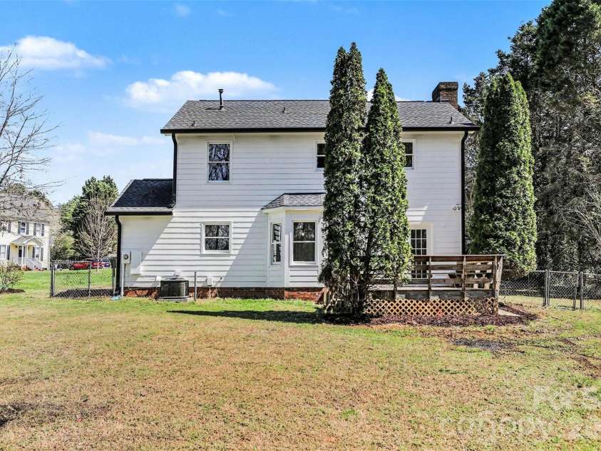 577 Tryon Place, Gastonia, NC 28054.  MLS# CAR4371016, YatesRealty ID 25730. 