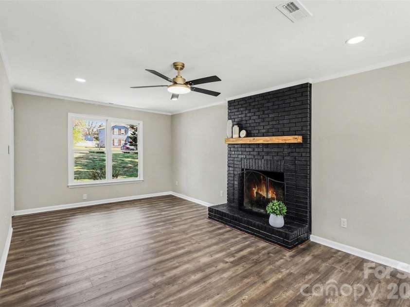 577 Tryon Place, Gastonia, NC 28054.  MLS# CAR4371016, YatesRealty ID 25730. 