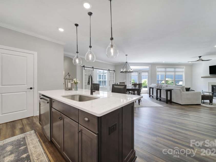 2019 Trailwood Drive, Matthews, NC 28104.  MLS# CAR4278787, YatesRealty ID 25731. 