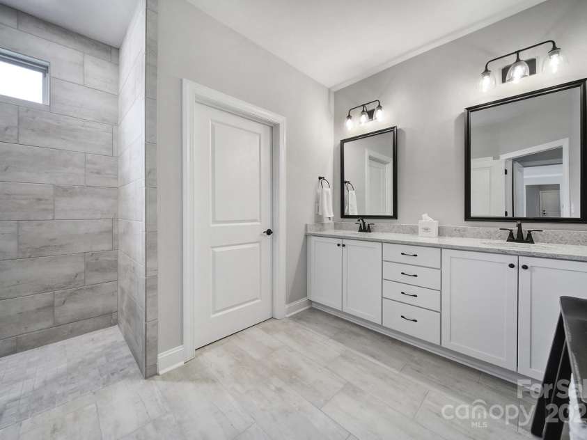 2019 Trailwood Drive, Matthews, NC 28104.  MLS# CAR4278787, YatesRealty ID 25731. 