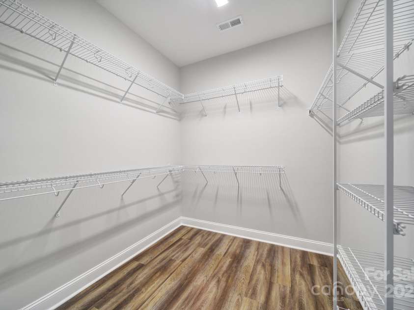 2019 Trailwood Drive, Matthews, NC 28104.  MLS# CAR4278787, YatesRealty ID 25731. 