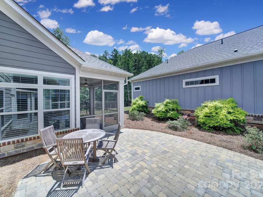 2019 Trailwood Drive, Matthews, NC 28104.  MLS# CAR4278787, YatesRealty ID 25731. 