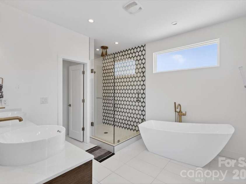 120 Mattoon Street, Charlotte, NC 28216.  MLS# CAR4386058, YatesRealty ID 25734. 