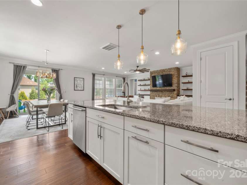 12415 Es Draper Drive, Huntersville, NC 28078.  MLS# CAR4275514, YatesRealty ID 25734. 