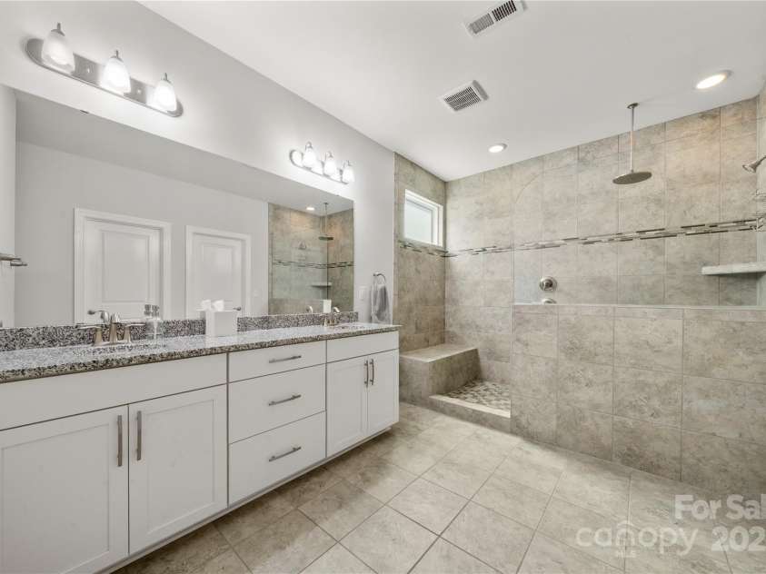 12415 Es Draper Drive, Huntersville, NC 28078.  MLS# CAR4275514, YatesRealty ID 25734. 