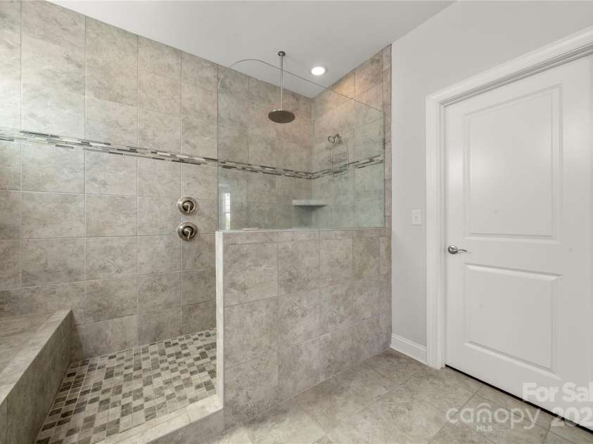 12415 Es Draper Drive, Huntersville, NC 28078.  MLS# CAR4275514, YatesRealty ID 25734. 