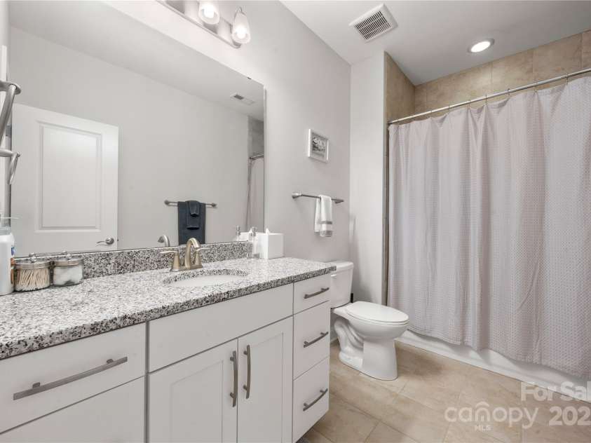 12415 Es Draper Drive, Huntersville, NC 28078.  MLS# CAR4275514, YatesRealty ID 25734. 