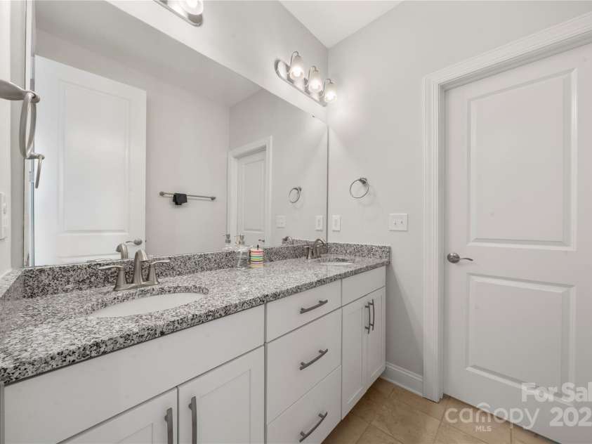 12415 Es Draper Drive, Huntersville, NC 28078.  MLS# CAR4275514, YatesRealty ID 25734. 