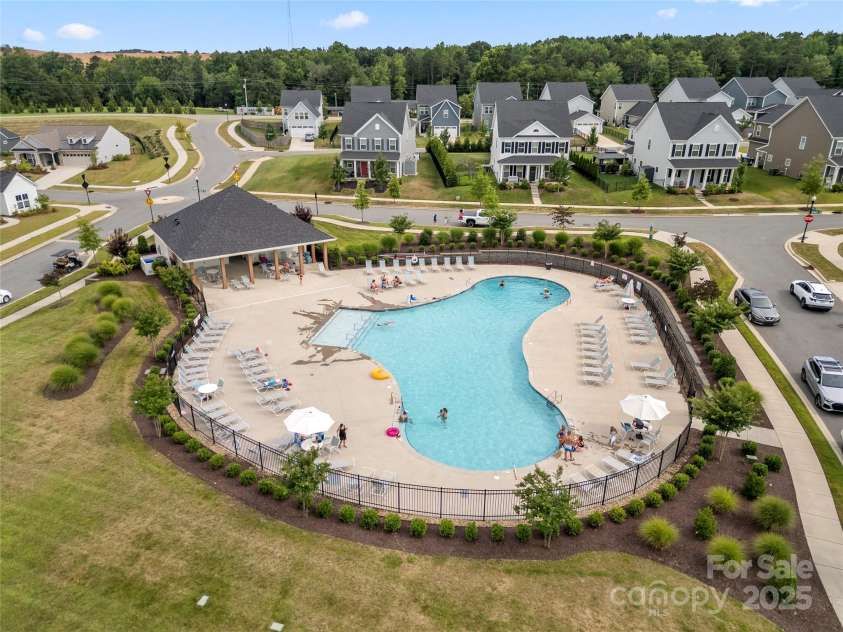 12415 Es Draper Drive, Huntersville, NC 28078.  MLS# CAR4275514, YatesRealty ID 25734. 