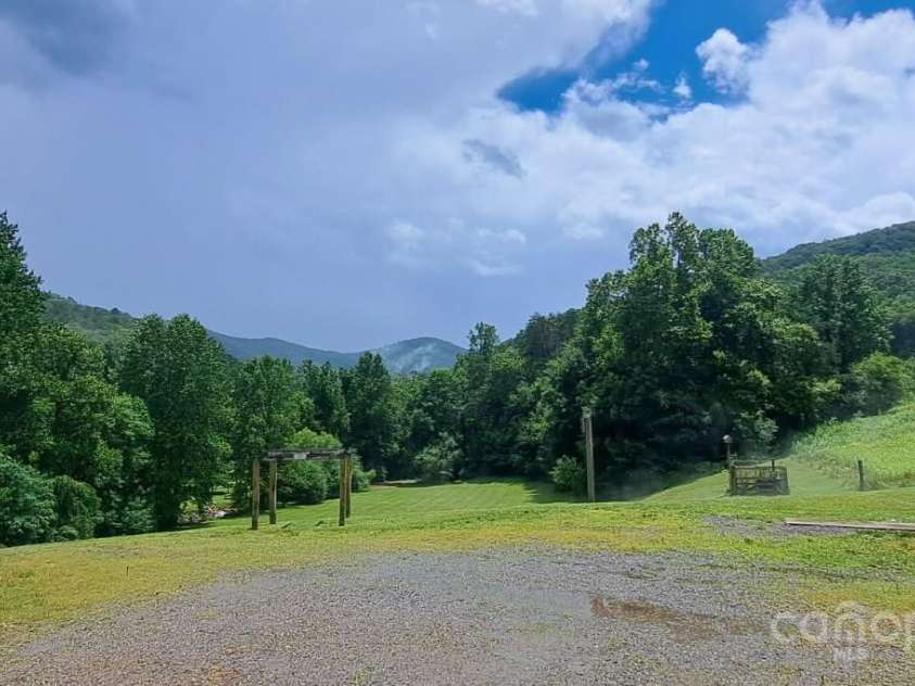 170 Beaverdam Loop Road, Candler, NC 28715.  MLS# CAR4271034, YatesRealty ID 25735. 