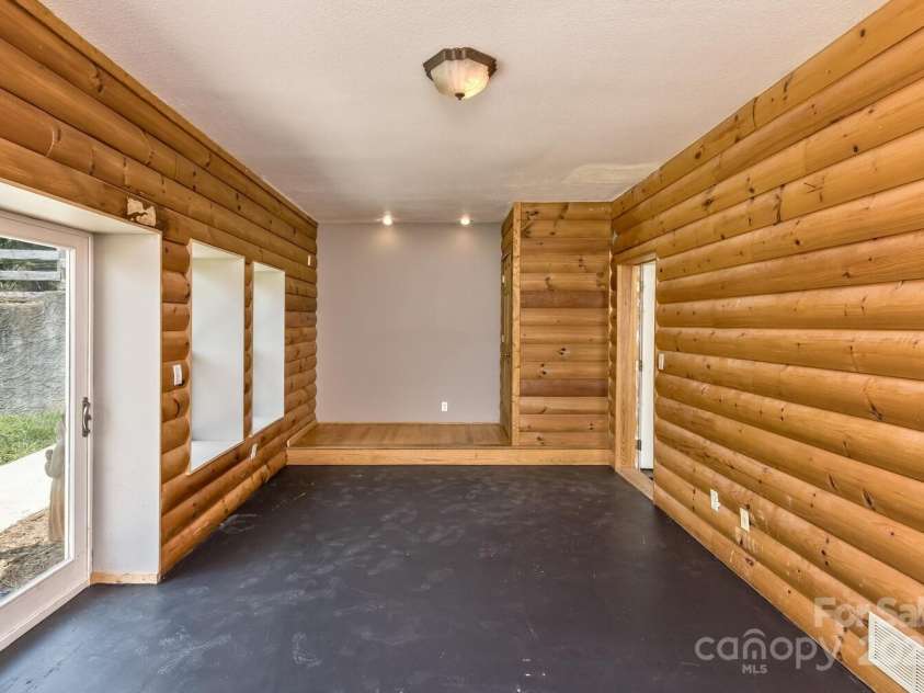 170 Beaverdam Loop Road, Candler, NC 28715.  MLS# CAR4271034, YatesRealty ID 25735. 