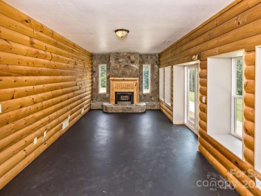 170 Beaverdam Loop Road, Candler, NC 28715.  MLS# CAR4271034, YatesRealty ID 25735. 