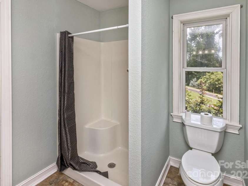 170 Beaverdam Loop Road, Candler, NC 28715.  MLS# CAR4271034, YatesRealty ID 25735. 