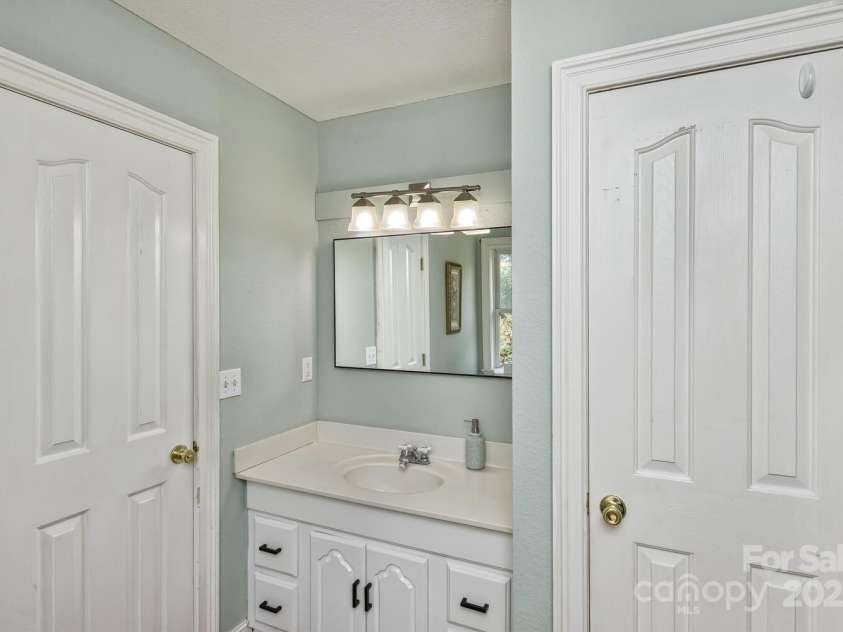 170 Beaverdam Loop Road, Candler, NC 28715.  MLS# CAR4271034, YatesRealty ID 25735. 