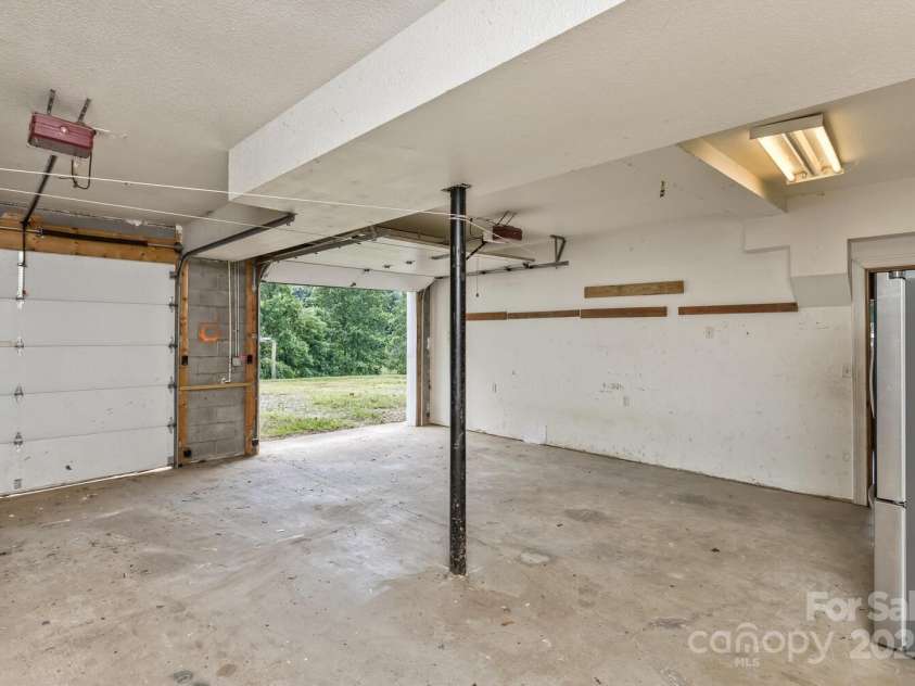 170 Beaverdam Loop Road, Candler, NC 28715.  MLS# CAR4271034, YatesRealty ID 25735. 