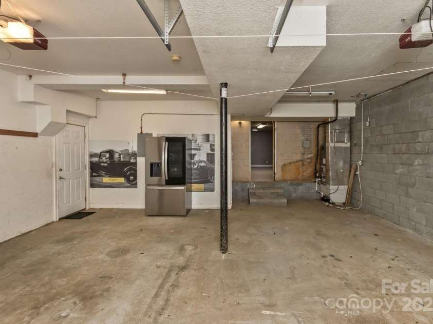 170 Beaverdam Loop Road, Candler, NC 28715.  MLS# CAR4271034, YatesRealty ID 25735. 