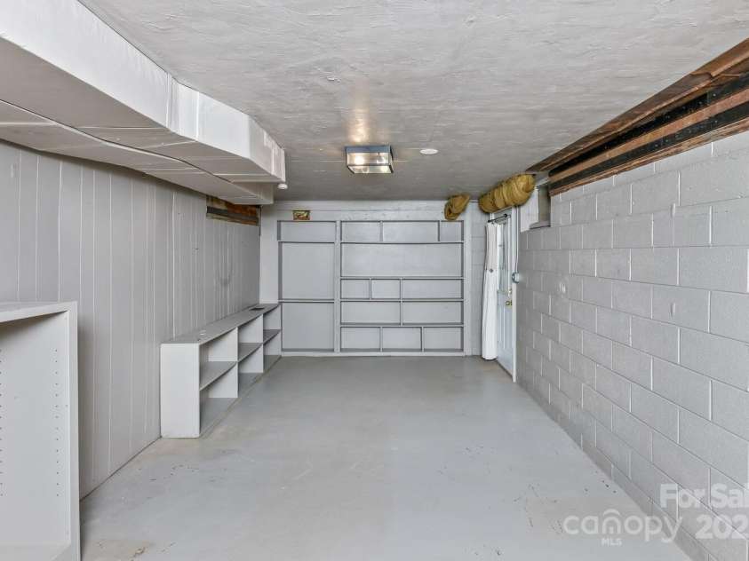 170 Beaverdam Loop Road, Candler, NC 28715.  MLS# CAR4271034, YatesRealty ID 25735. 