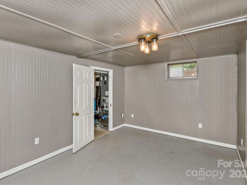 170 Beaverdam Loop Road, Candler, NC 28715.  MLS# CAR4271034, YatesRealty ID 25735. 