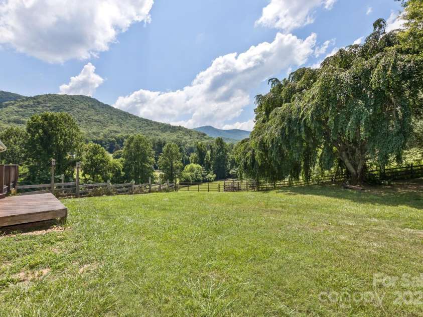 170 Beaverdam Loop Road, Candler, NC 28715.  MLS# CAR4271034, YatesRealty ID 25735. 