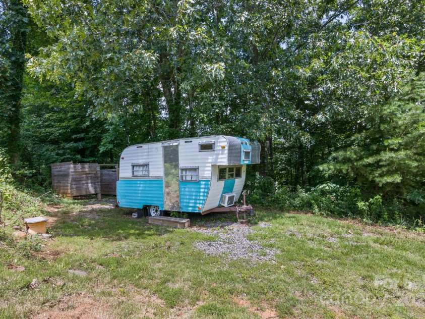 170 Beaverdam Loop Road, Candler, NC 28715.  MLS# CAR4271034, YatesRealty ID 25735. 