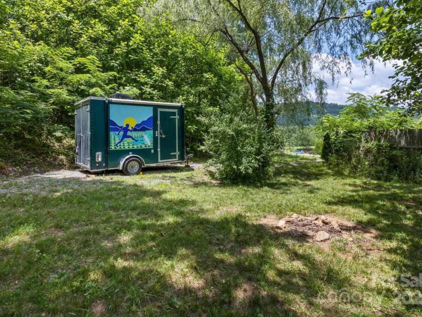 170 Beaverdam Loop Road, Candler, NC 28715.  MLS# CAR4271034, YatesRealty ID 25735. 