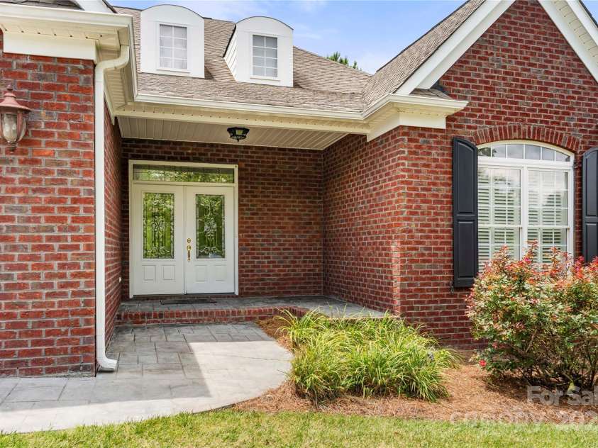 765 Cherry Hills Place, Rock Hill, SC 29730.  MLS# CAR4270626, YatesRealty ID 25736. Welcome to 765 Cherry Hills Place in Waterford Glen overlooking the golf course