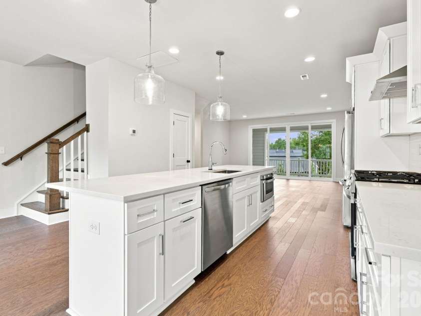 212 Wesser Street, Davidson, NC 28036.  MLS# CAR4381623, YatesRealty ID 25737. Kitchen
