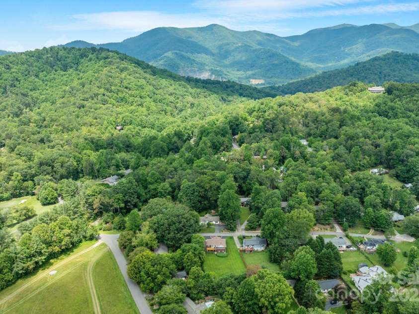 10 Daniel Lane, Black Mountain, NC 28711.  MLS# CAR4274400, YatesRealty ID 25738. Beautiful Setting