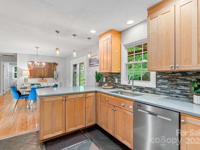 10 Daniel Lane, Black Mountain, NC 28711.  MLS# CAR4274400, YatesRealty ID 25738. Tile floors * Quartz Counters