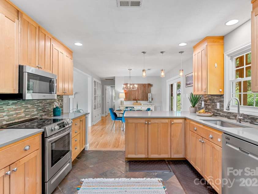 10 Daniel Lane, Black Mountain, NC 28711.  MLS# CAR4274400, YatesRealty ID 25738. Wonderful, Open Flow