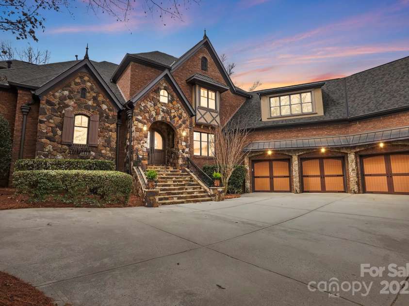 1312 Lookout Circle, Waxhaw, NC 28173.  MLS# CAR4230421, YatesRealty ID 25739. 