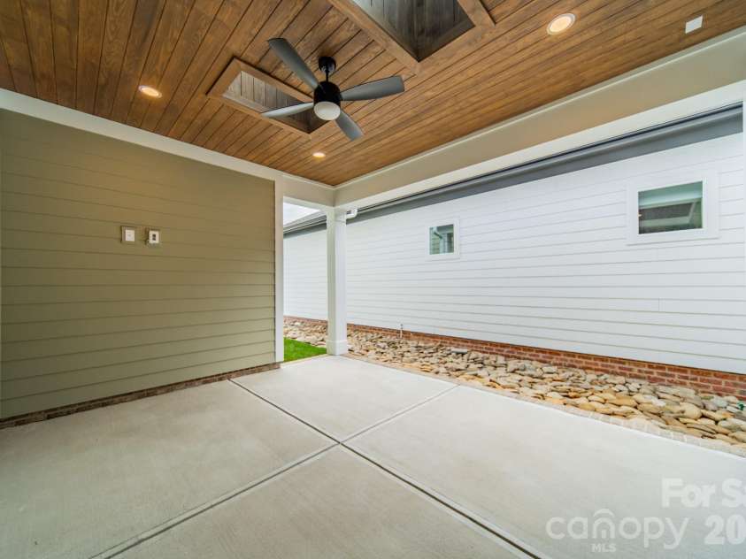 19036 Newburg Hill Road, Davidson, NC 28036.  MLS# CAR4321313, YatesRealty ID 2574. 