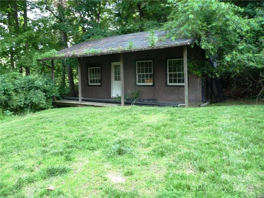384 New River Heights, Boone, NC 28607.  MLS# CAR4304432, YatesRealty ID 2574. Backyard Outbuilding