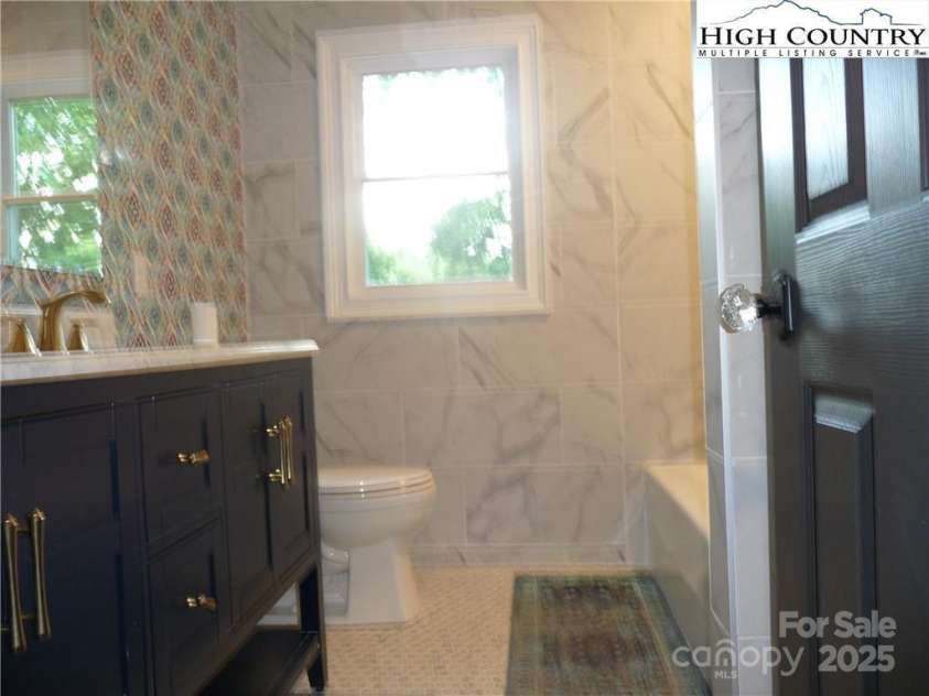 384 New River Heights, Boone, NC 28607.  MLS# CAR4304432, YatesRealty ID 2574. Main Bath