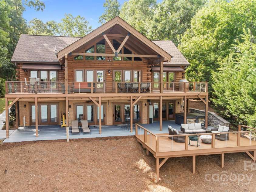 10108 Saw Mill Road, Charlotte, NC 28278.  MLS# CAR4268919, YatesRealty ID 25740. 