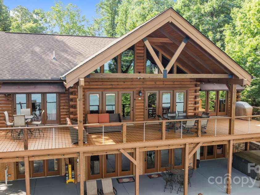 10108 Saw Mill Road, Charlotte, NC 28278.  MLS# CAR4268919, YatesRealty ID 25740. 