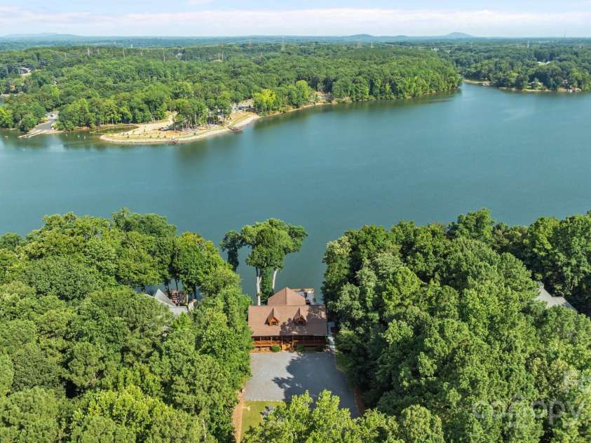 10108 Saw Mill Road, Charlotte, NC 28278.  MLS# CAR4268919, YatesRealty ID 25740. 