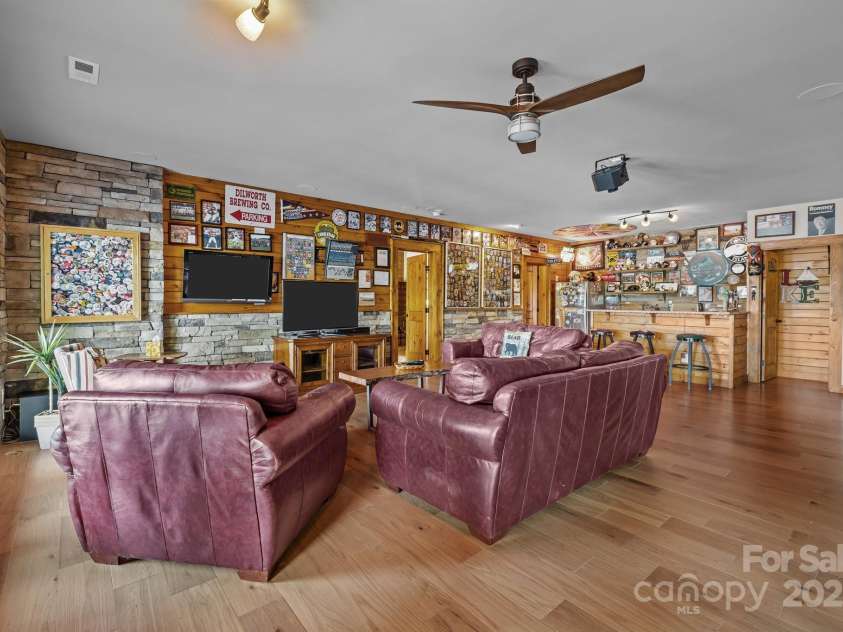 10108 Saw Mill Road, Charlotte, NC 28278.  MLS# CAR4268919, YatesRealty ID 25740. Basement rec room