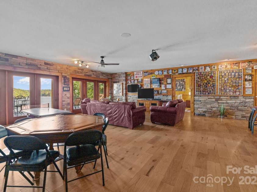 10108 Saw Mill Road, Charlotte, NC 28278.  MLS# CAR4268919, YatesRealty ID 25740. Basement rec room