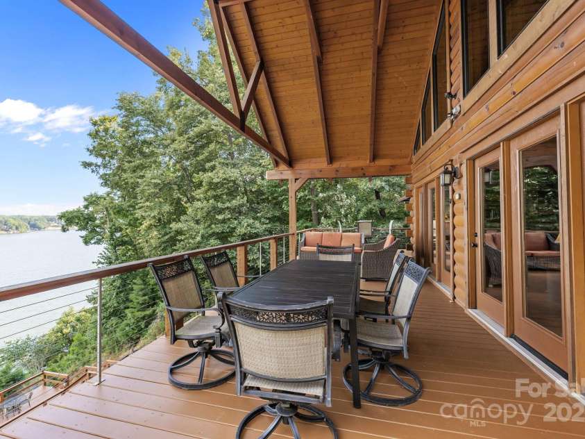10108 Saw Mill Road, Charlotte, NC 28278.  MLS# CAR4268919, YatesRealty ID 25740. Covered main floor deck area with plenty of seating