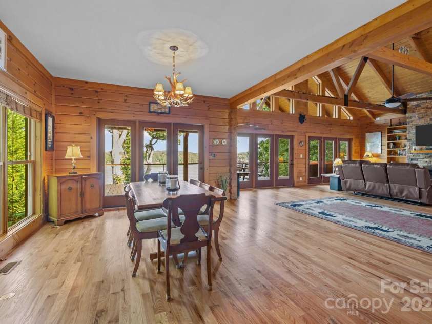 10108 Saw Mill Road, Charlotte, NC 28278.  MLS# CAR4268919, YatesRealty ID 25740. Dining Area