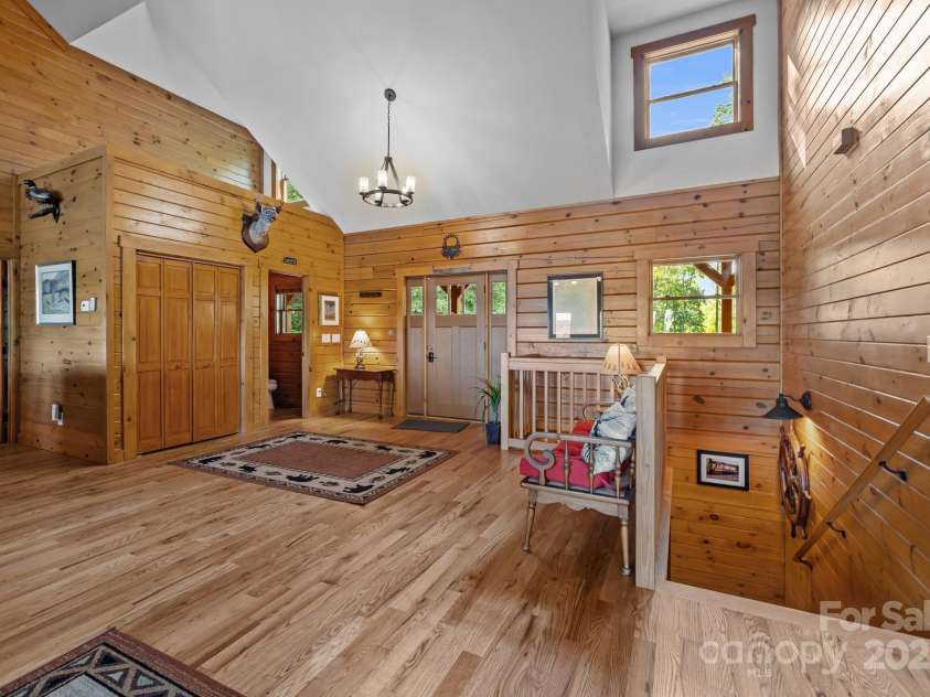 10108 Saw Mill Road, Charlotte, NC 28278.  MLS# CAR4268919, YatesRealty ID 25740. Front entrance foyer area