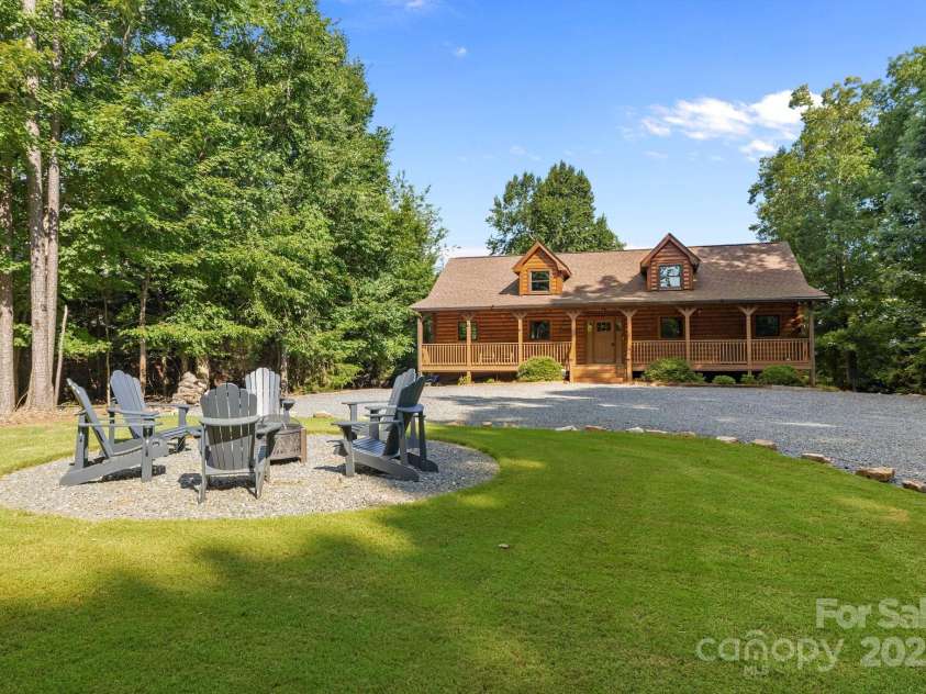 10108 Saw Mill Road, Charlotte, NC 28278.  MLS# CAR4268919, YatesRealty ID 25740. Front of the home with a fire pit area