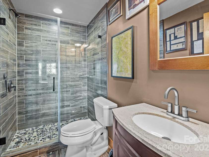 10108 Saw Mill Road, Charlotte, NC 28278.  MLS# CAR4268919, YatesRealty ID 25740. Full bath for Bedroom 3